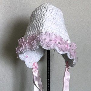 White Baby Bonnet with Pink Lace Trim and Pearls and Soft Pink Ribbons SZ 0-6 M